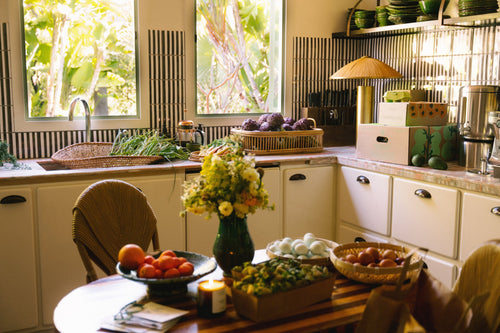 Best Luxury Host Gifts to Bring to a Dinner Party